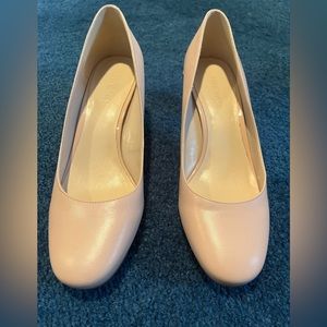 Nine West Pale Pink Heels with Gold Accent on heel size 7